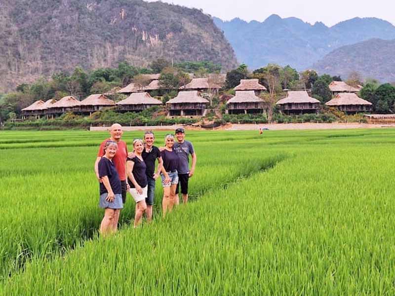 Mai Chau Trekking Tour 1 Day: Hanoi - Trekking Local House - Silk Village - Chieu Cave