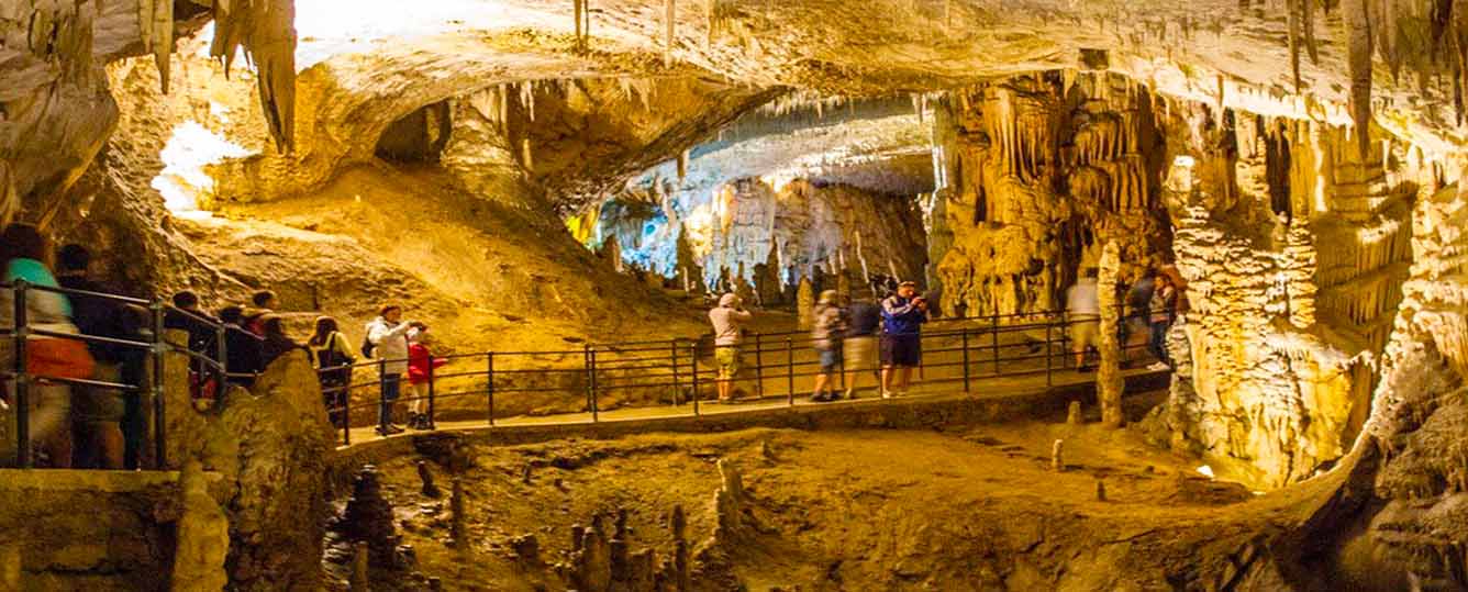 Mai Chau Trekking Tour 1 Day: Hanoi - Trekking Local House - Silk Village - Chieu Cave
